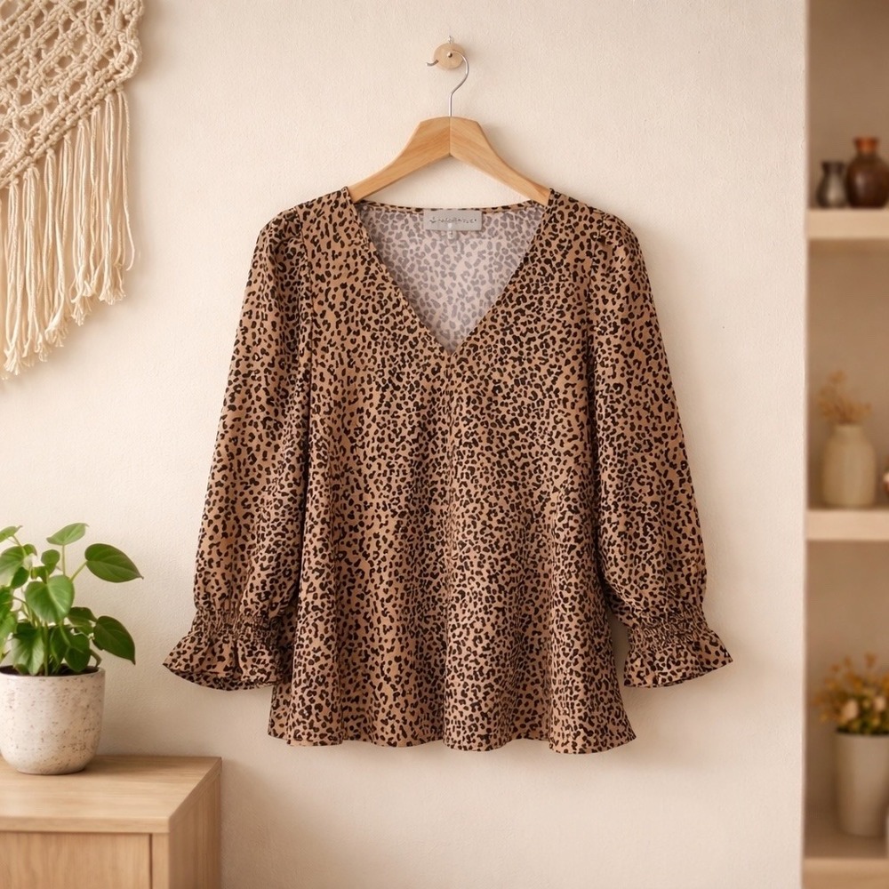 Tuckernuck Leopard Flowy Relaxed Top Small Mob Wife Boho Luxe Safari Chic Blouse